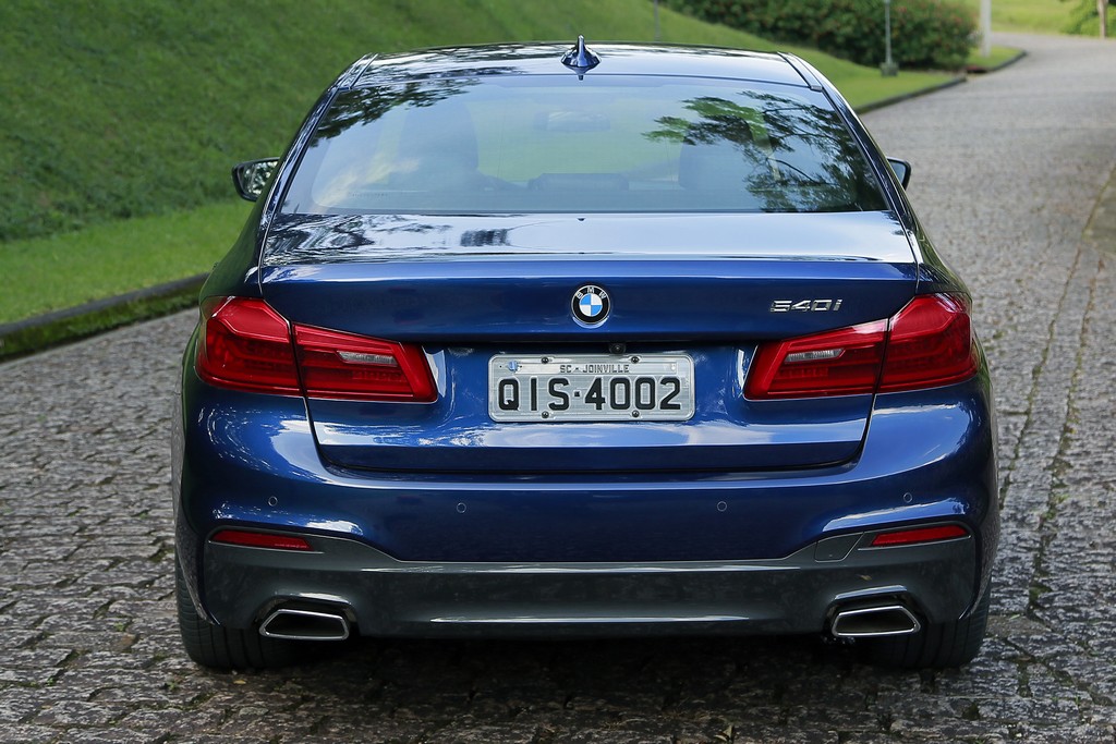 2017 - BMW 540i M SPORT | Fabricante BMW | PlanetCarsZ